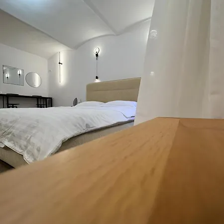 Gojdu By The River *