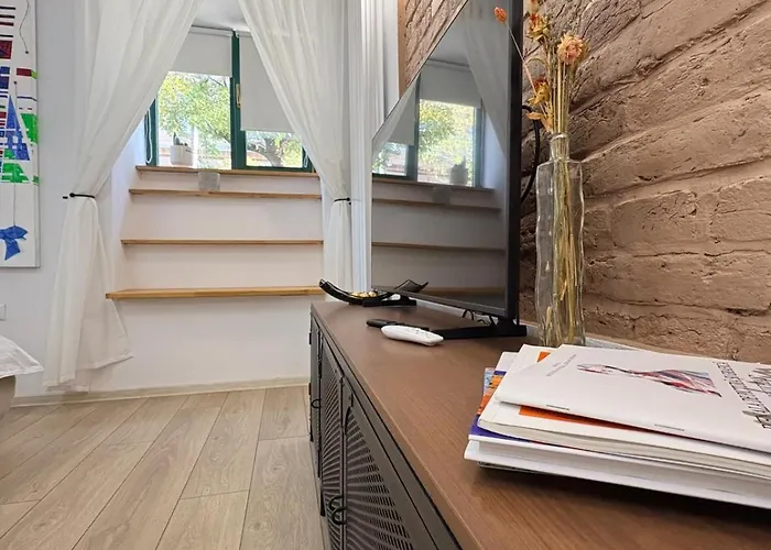 Daire Gojdu By The River